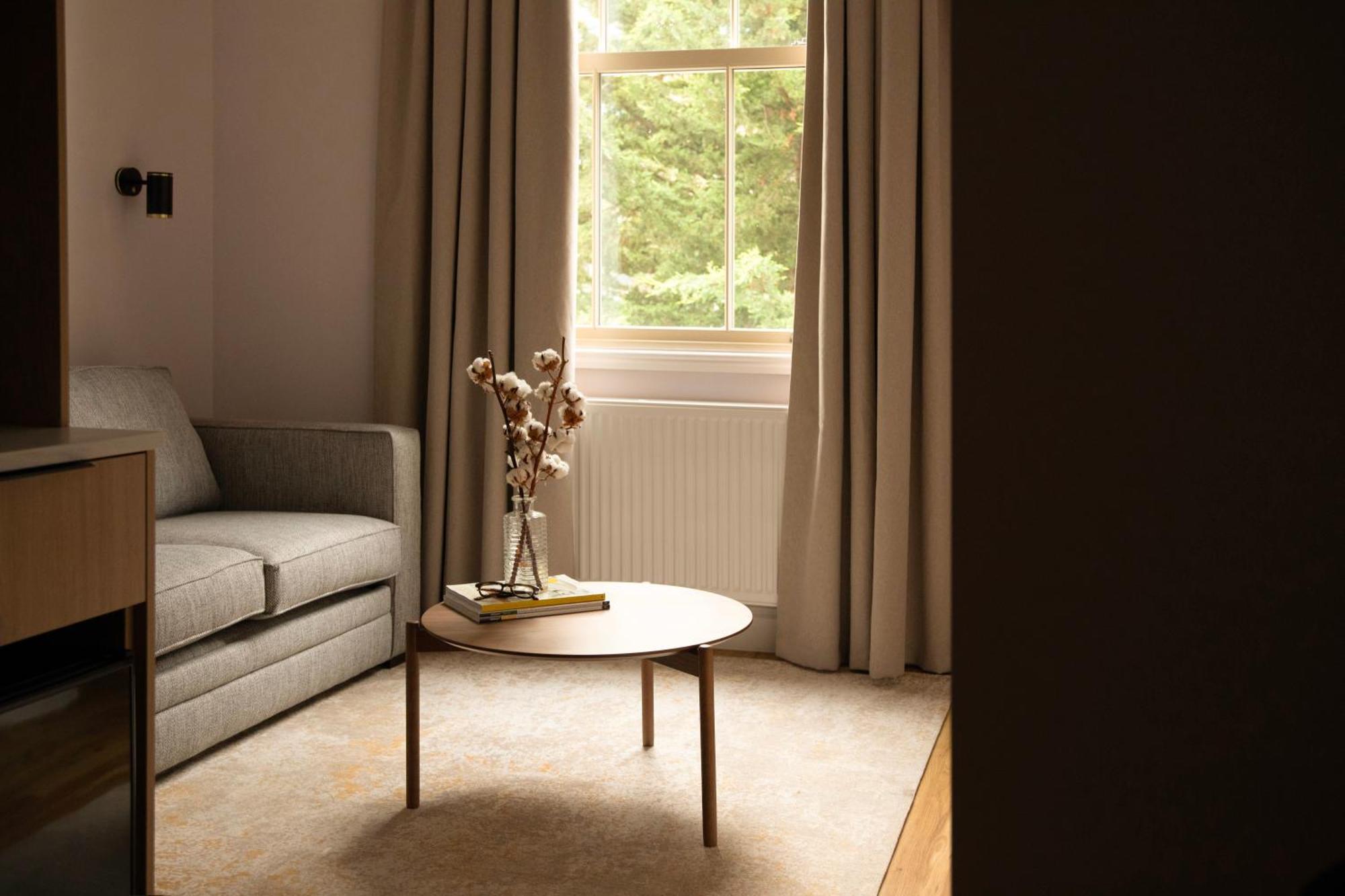 Bob W London Olympia Hotel Bagian luar foto