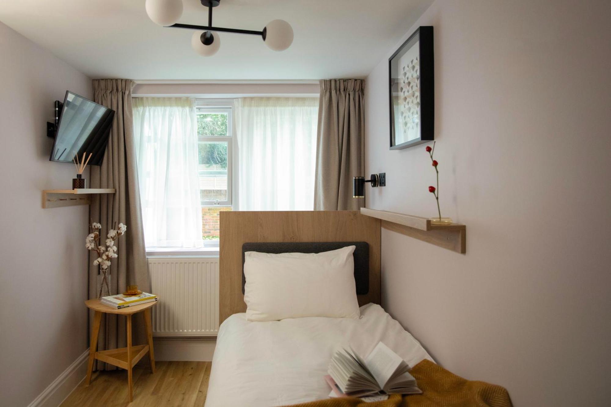 Bob W London Olympia Hotel Bagian luar foto